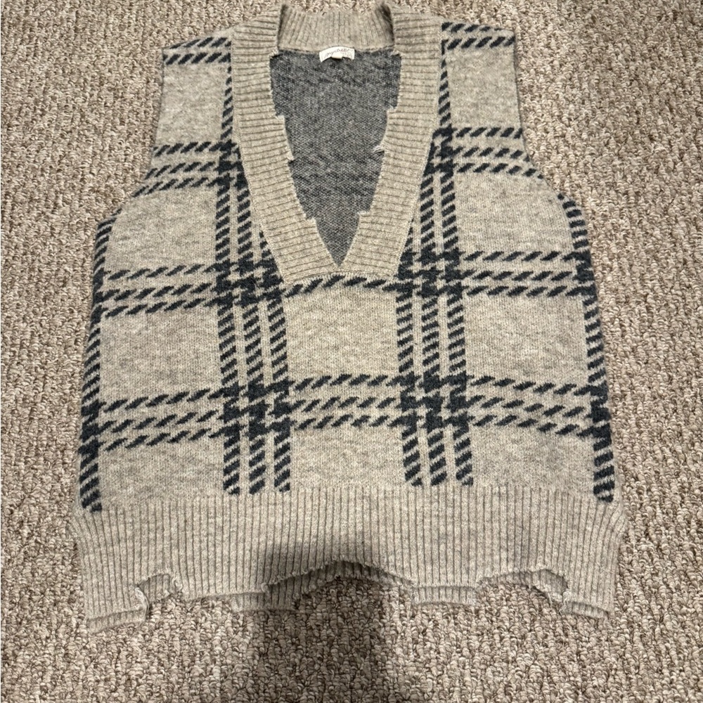 MYSTREE Beige/Gray Plaid Sweater Vest